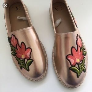Rose gold embroidered shoe